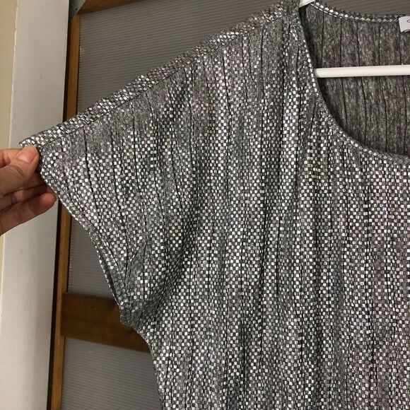 CAROLINA BELLE Metallic Silver Textured Short Sleeve Blouse Sz M - Picture 4 of 6